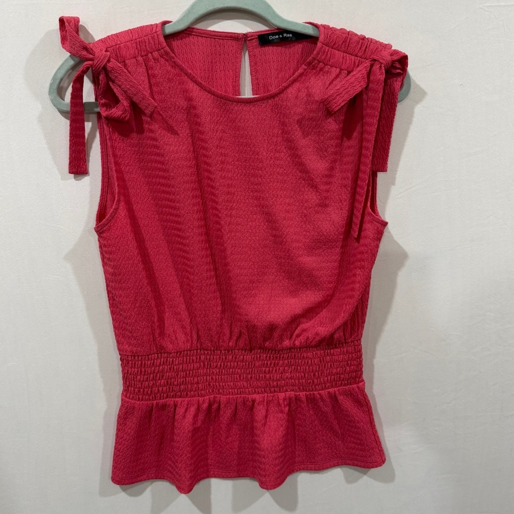 Doe & Rae Pink Textured Tie Shoulder Smocked Peplum Top‎ Small 64219T